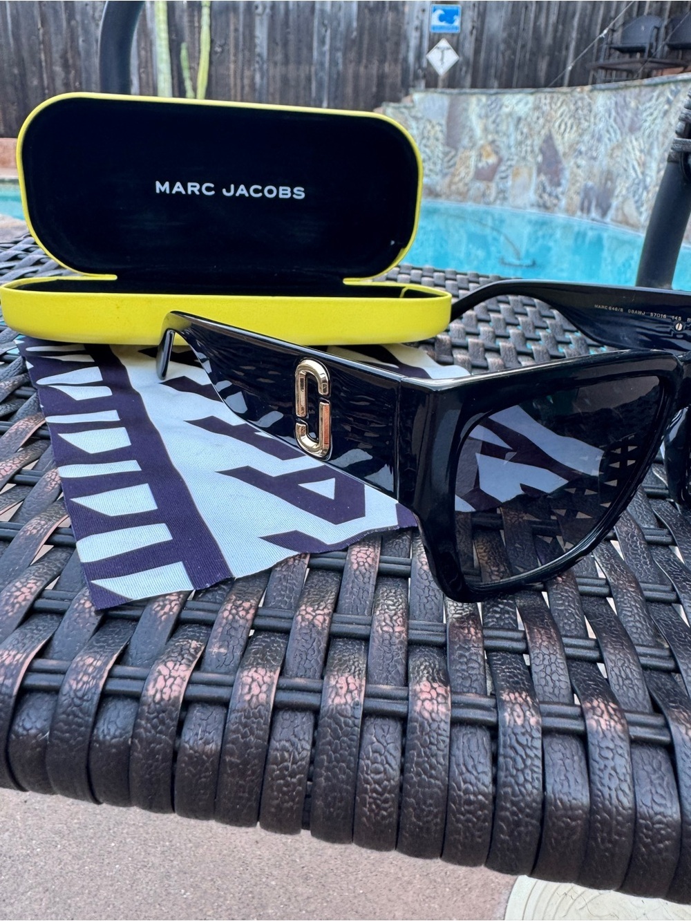 Marc Jacobs MARC 646/S Polarized Oversized Black Sunglasses Gold Logo 57mm VGUC - Picture 8 of 16